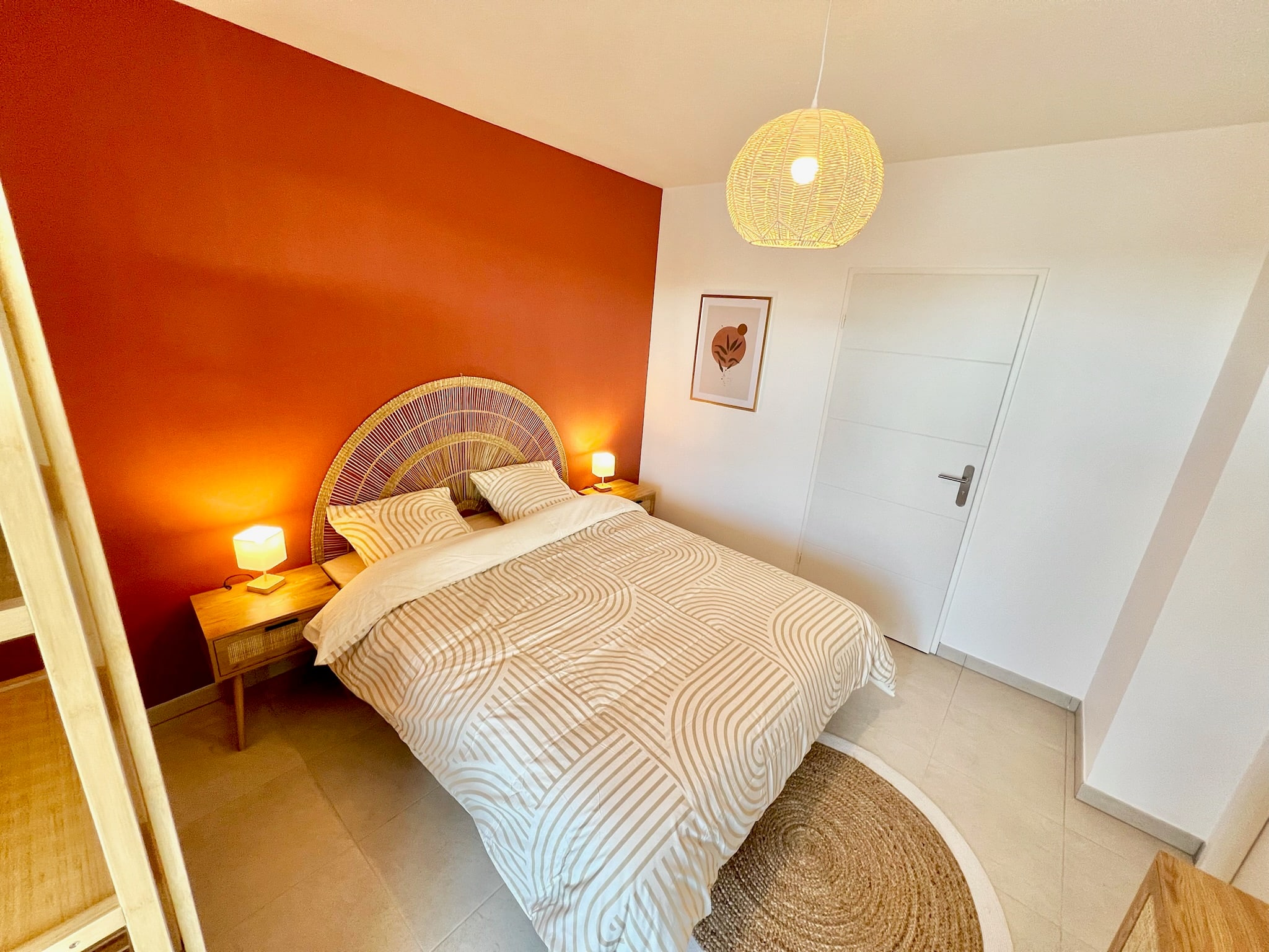 Chambre avec lit queen-size